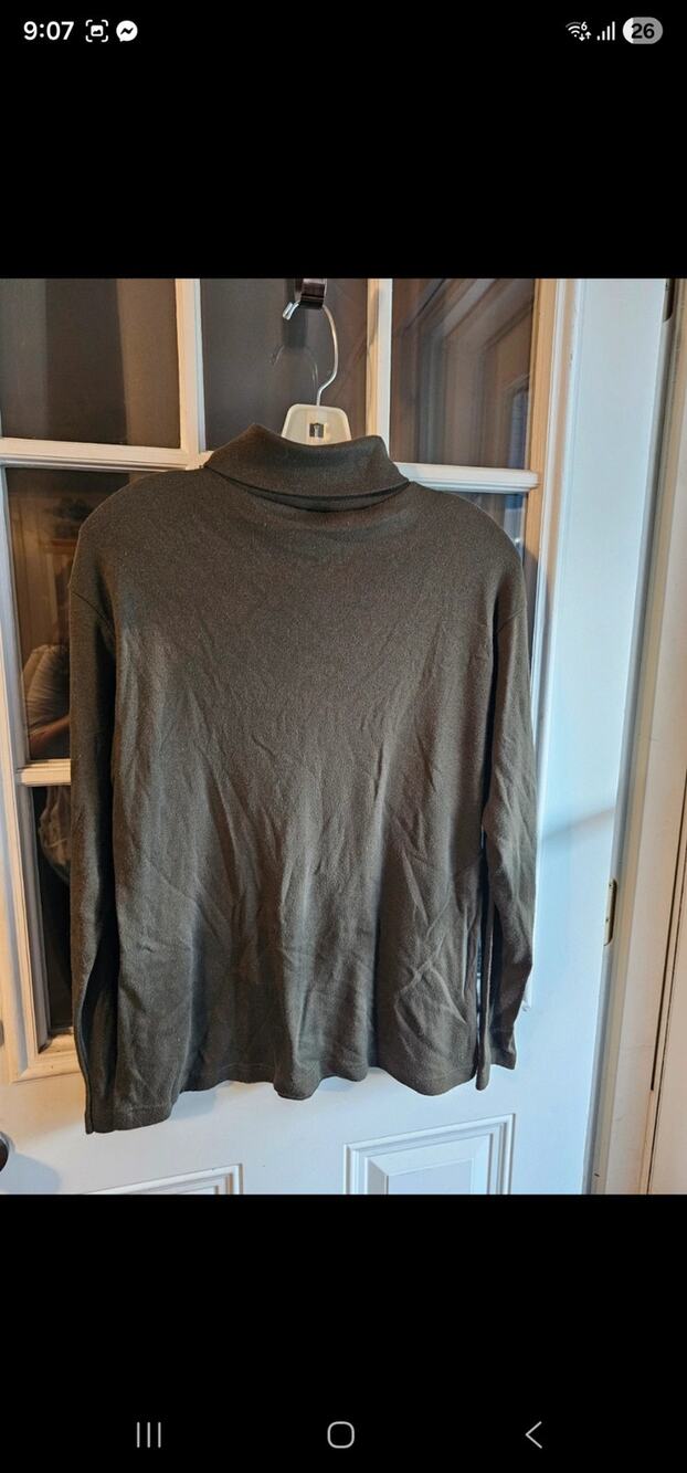 Bobbie Brooks Size L turtleneck top